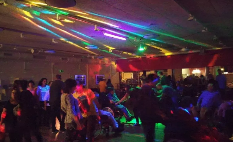 Disco für  Tanzfreudige mit & ohne Behinderung Quartierzentrum Bachletten, Socinstrasse 2, 4051 Basel Billets