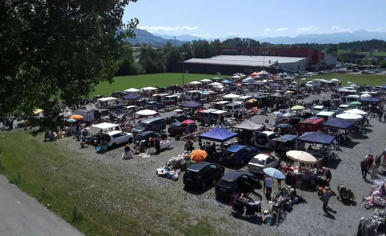 Samstag, 14. Juni grosser Aussenflohmarkt in Wetzikon / ZH Bei der Eishalle Wetzikon / ZH, Rapperswilerstrasse, 8620 Wetzikon Billets